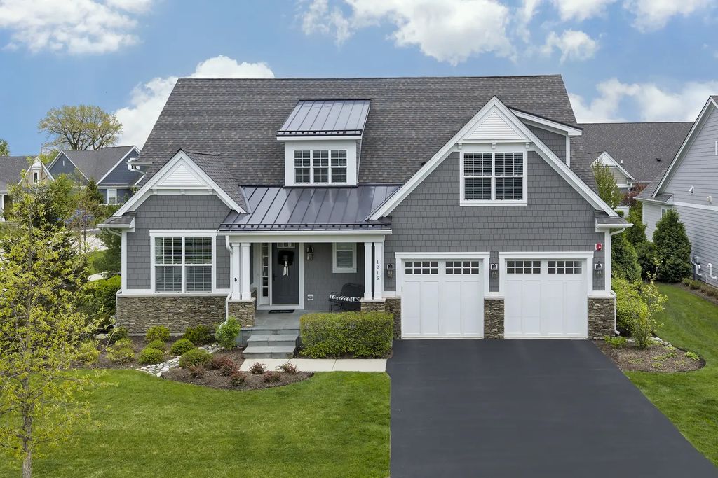 1215 Woodview Lane, Northbrook