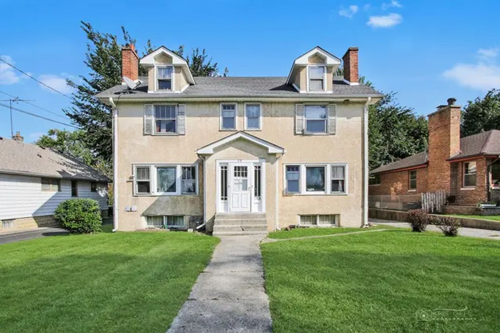 25 Keller Avenue S, Waukegan