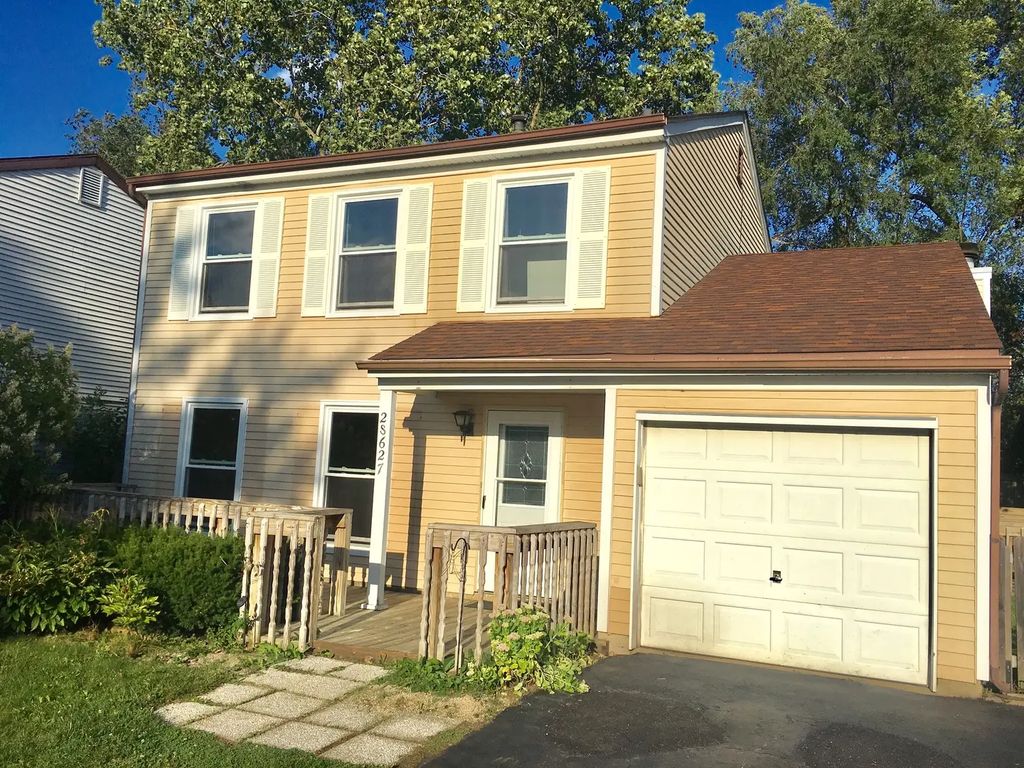 2s627 Hampton Drive, Warrenville