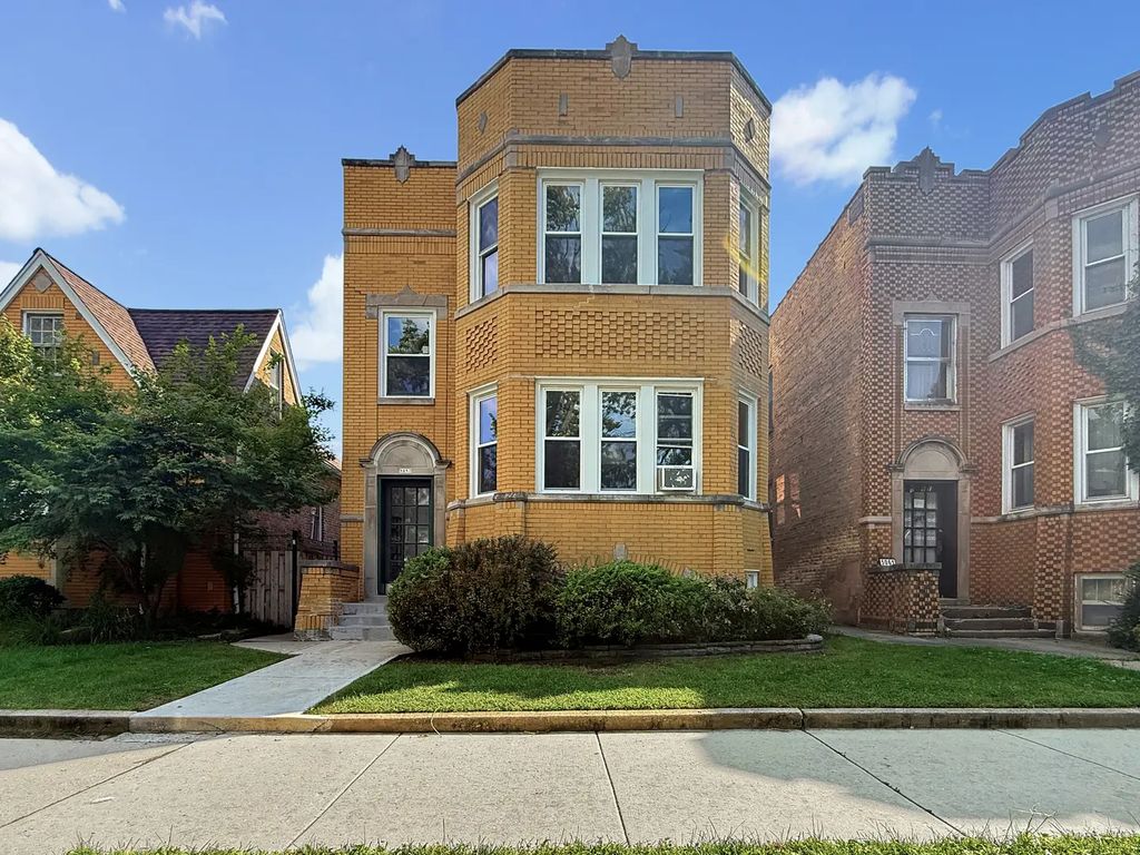 5057 W Newport Avenue, Chicago, 60641