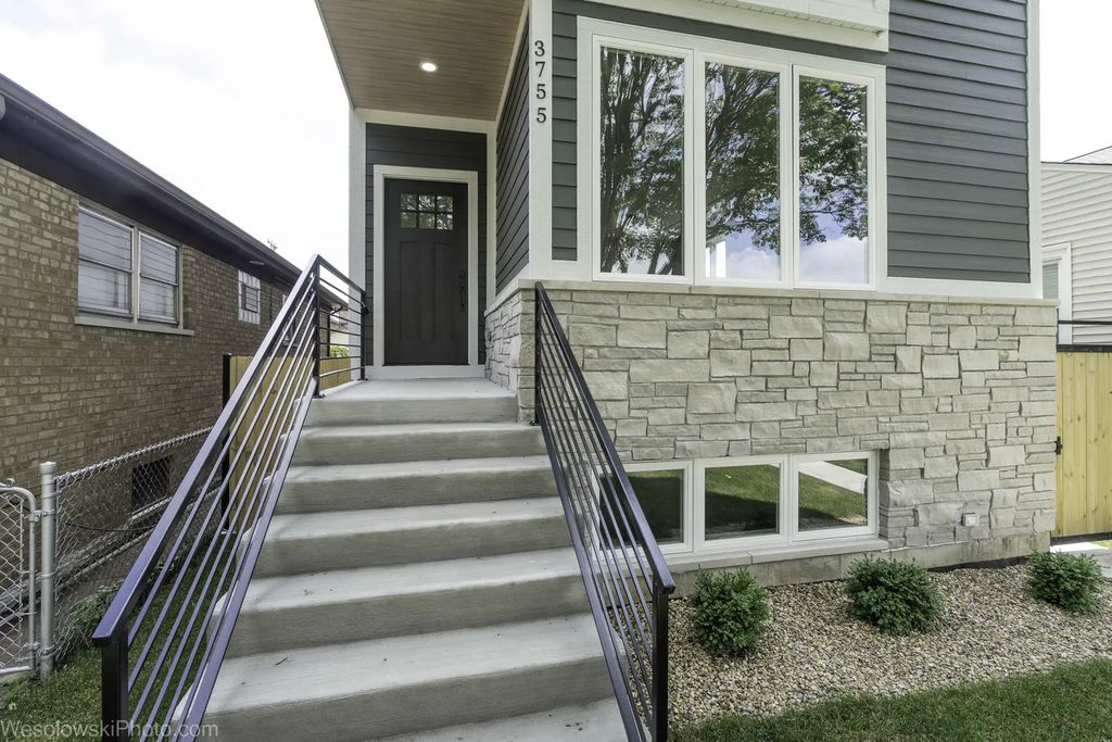 3755 N Odell Avenue, Chicago