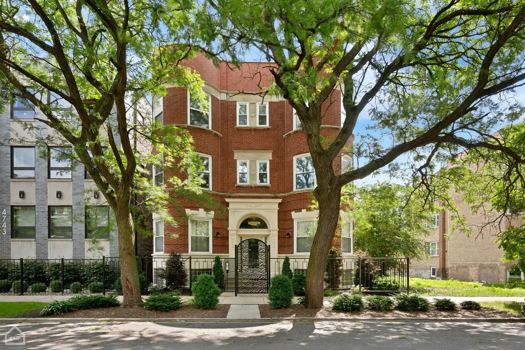 4745 S St. Lawrence Avenue, Chicago