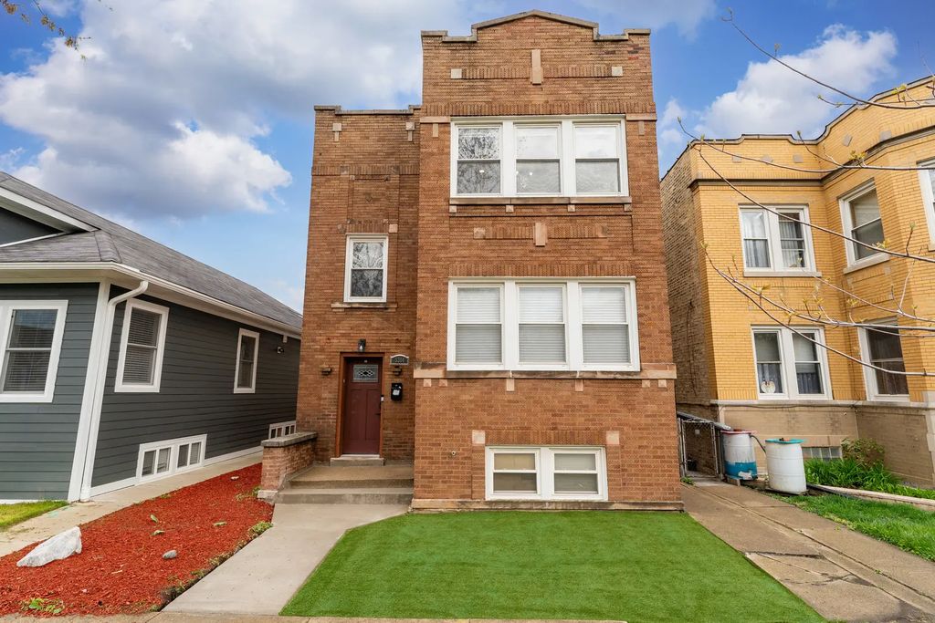 5304 W Cornelia Avenue 1, Chicago, 60641