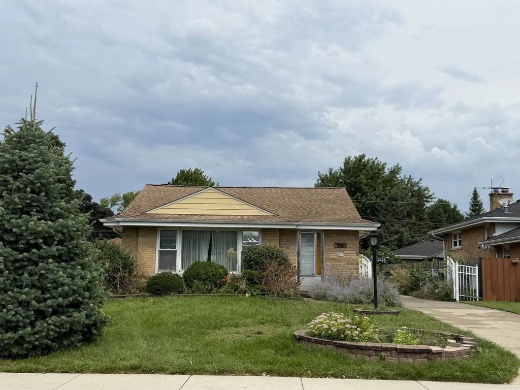 5438 N Harvard Terrace, Skokie