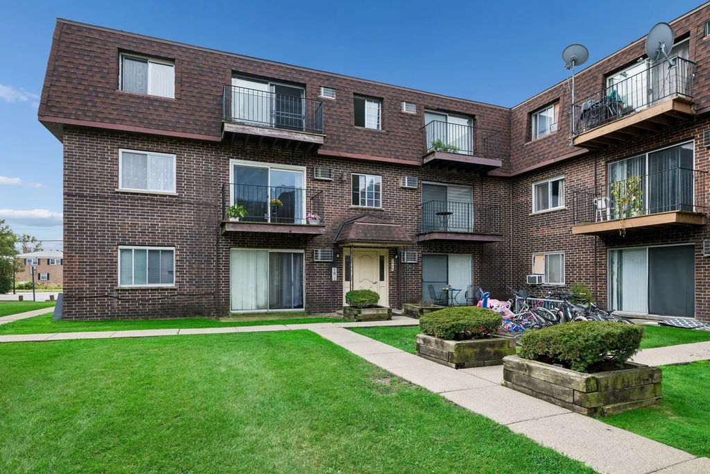 9364 Golf Road 2b, Des Plaines, 60016