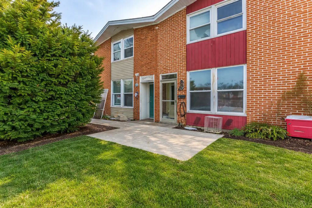 1370 Fargo Avenue E, Des Plaines