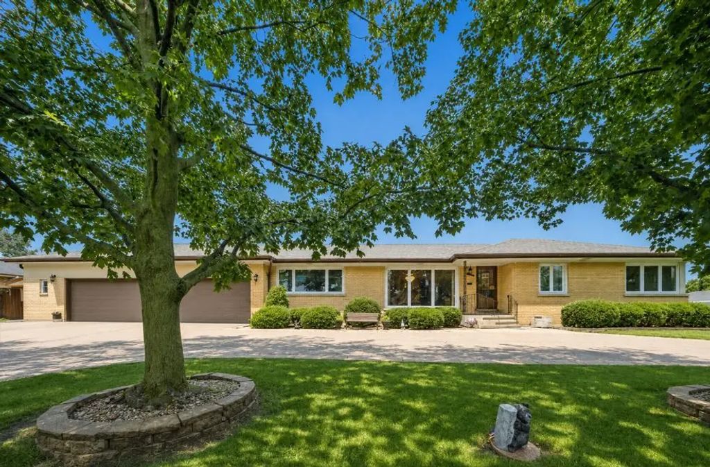 8231 W Berwyn Avenue, Chicago, 60656