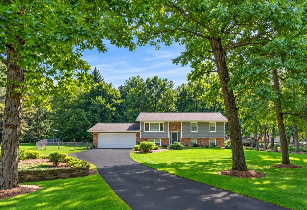 5n597 Weber Drive, St. Charles