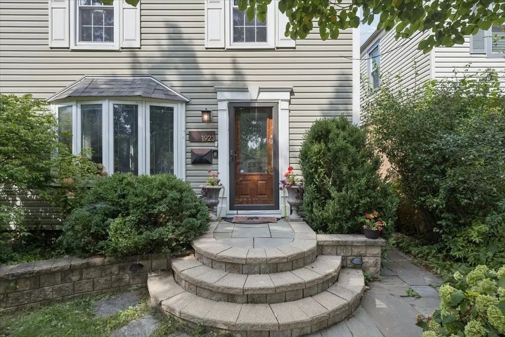 1923 Warren Street, Evanston