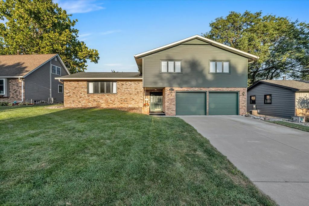 2705 36th Street, Rock Island, 61201