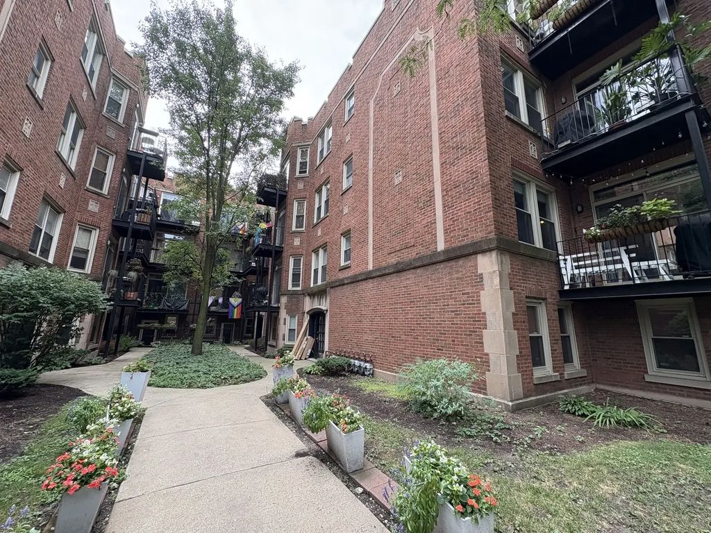 1649 W Pratt Boulevard 1a, Chicago, 60626