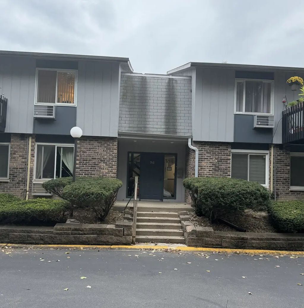 916 E Old Willow Rd Road 102, Prospect Heights