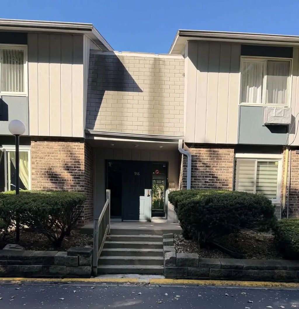 916 E Old Willow Rd Road 102, Prospect Heights