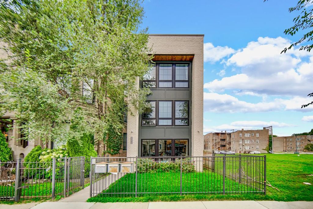 4516 S Indiana Avenue 2, Chicago, 60653