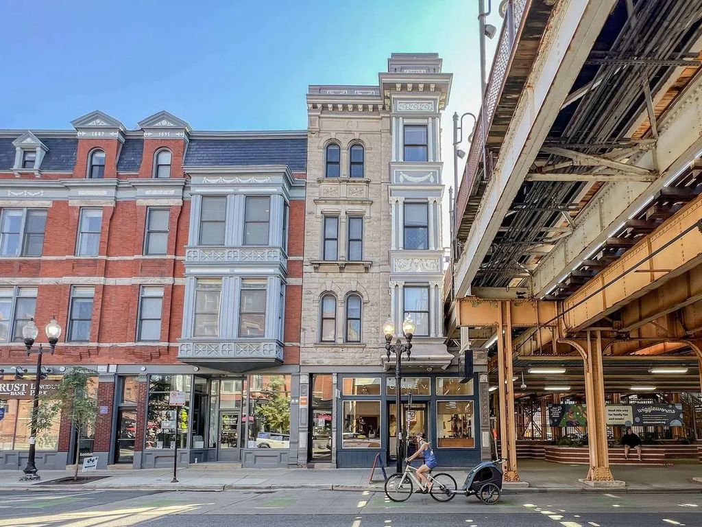 939 W Armitage Avenue B, Chicago