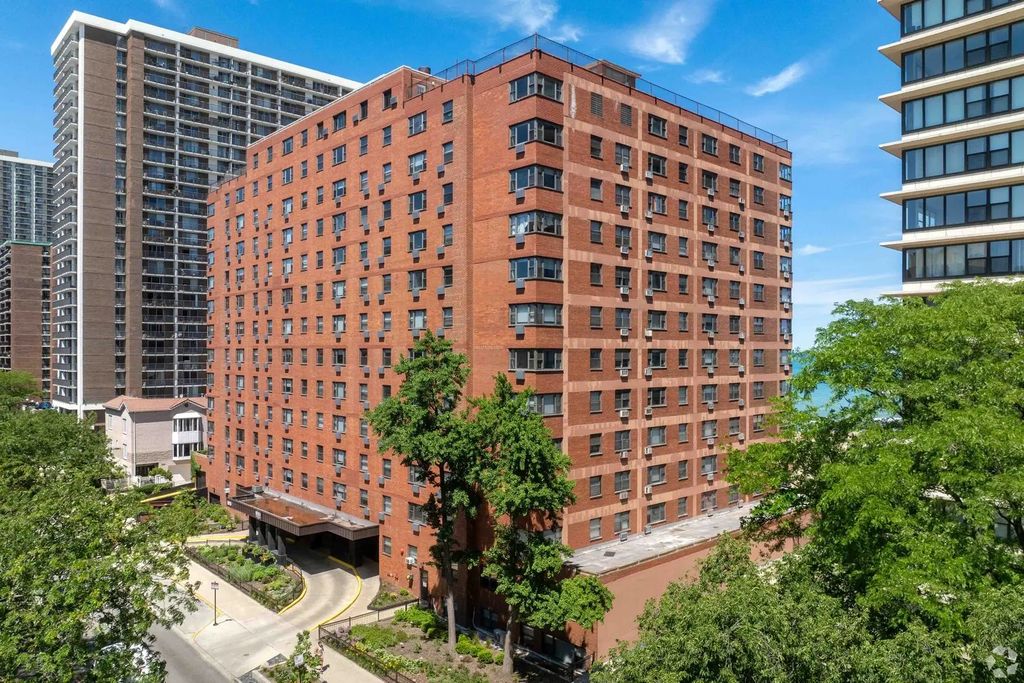 5815 N Sheridan Road 810, Chicago