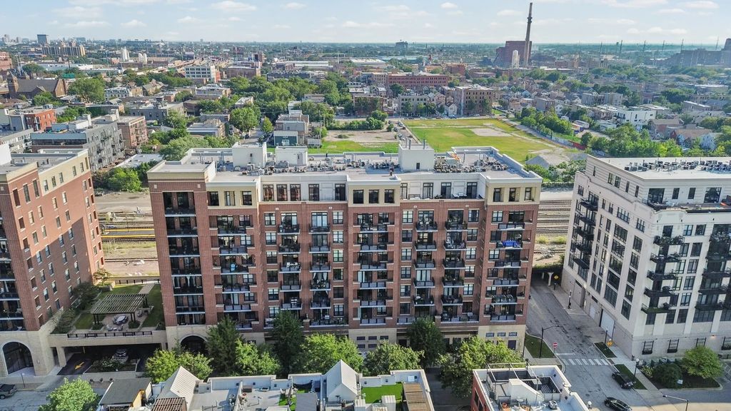 833 W 15th Place 303, Chicago, 60608