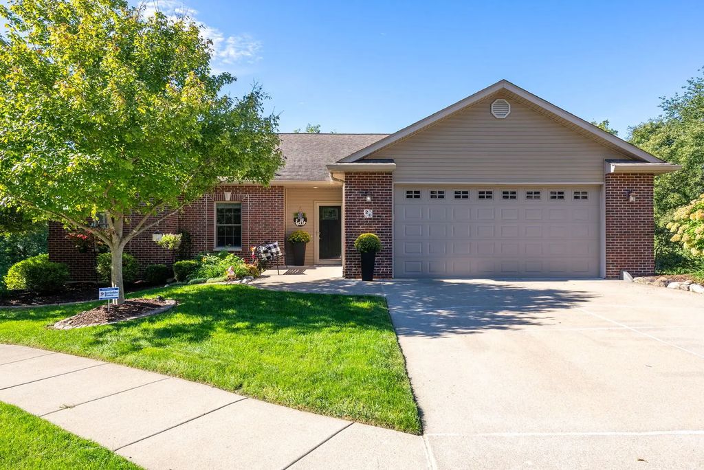20 Musket Court, LeClaire