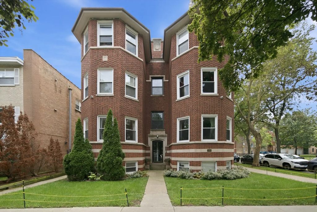 1647 W Sherwin Avenue 1, Chicago, 60626