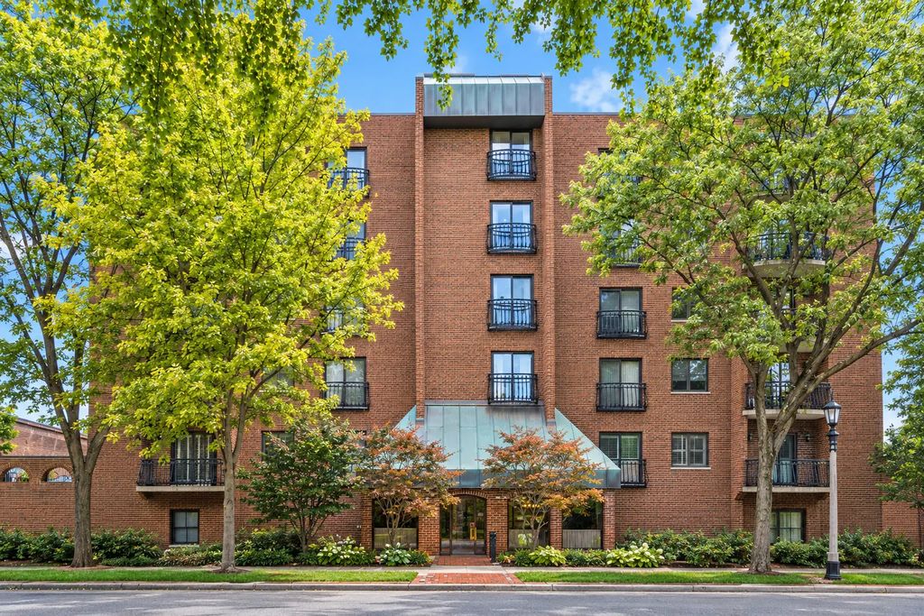 7575 Lake Street 4b, River Forest