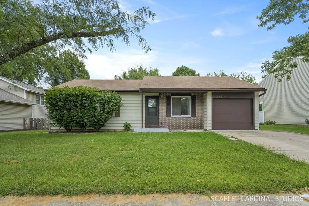 2s211 Sanchez Drive, Warrenville