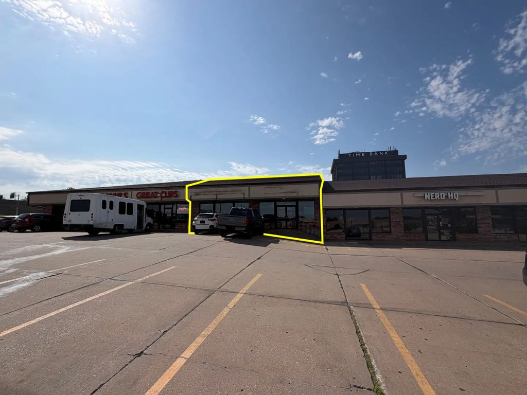 102 E Kimberly Road D-e, Davenport