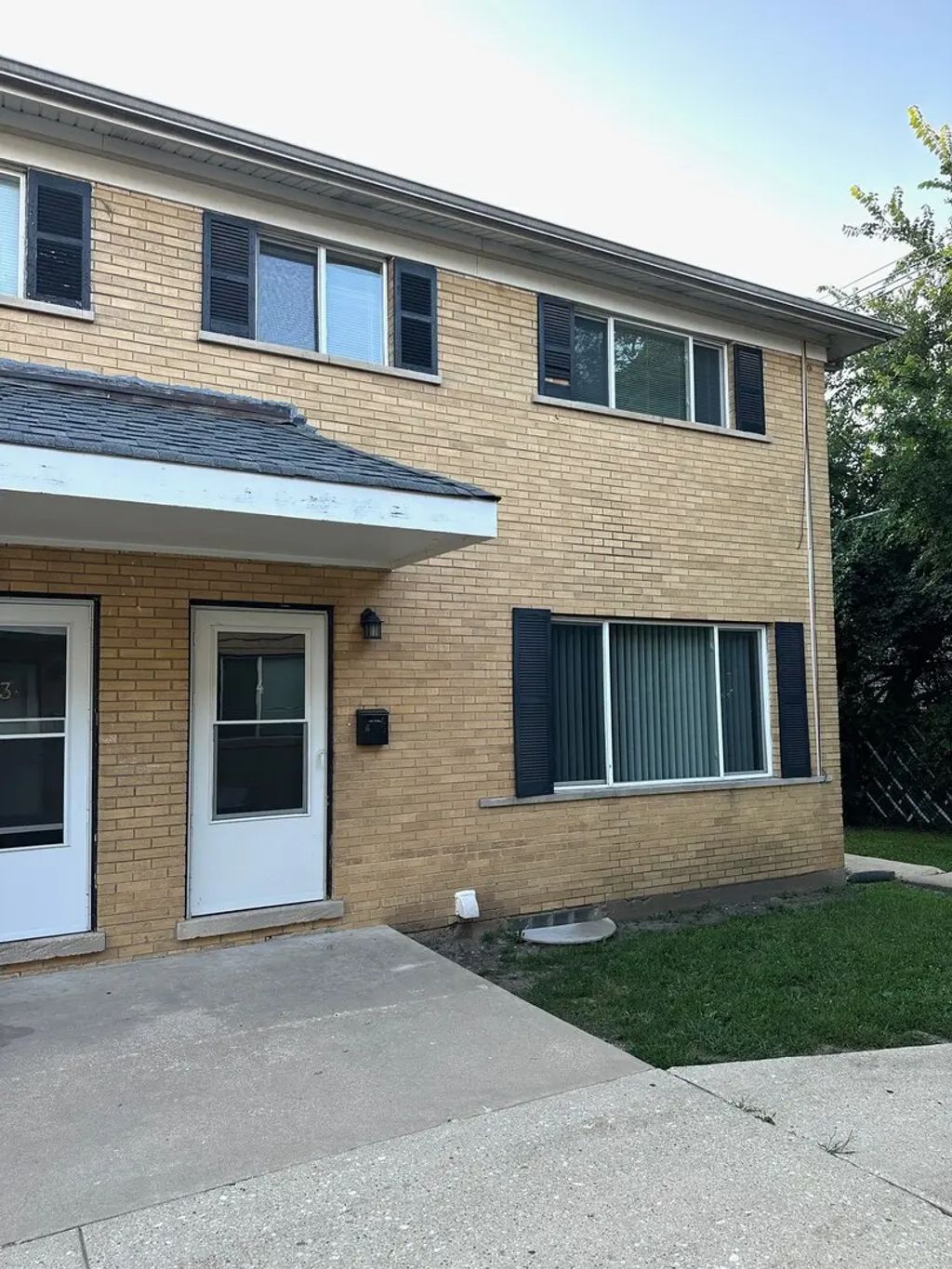 1719 E Roosevelt Road 4, Wheaton