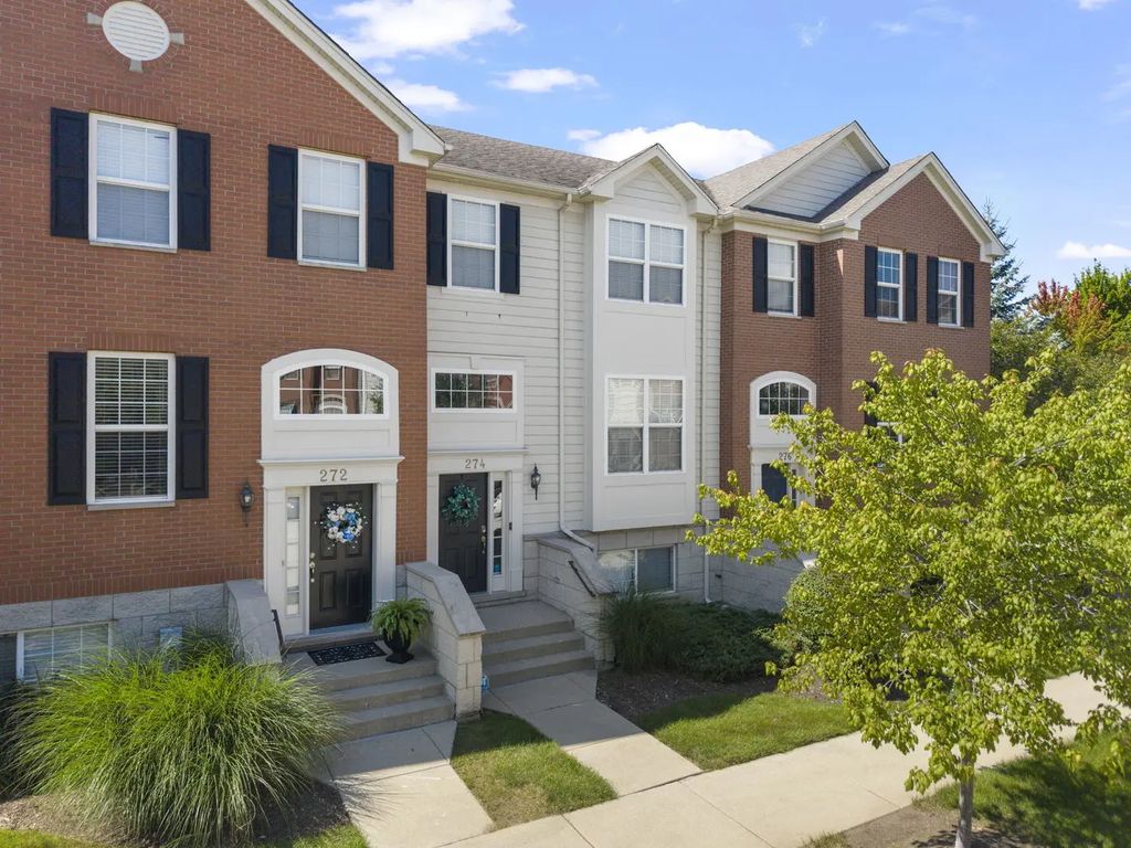 274 Comstock Drive, Elgin