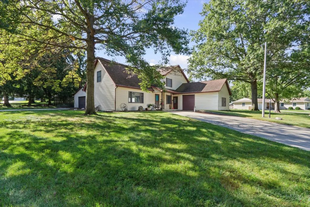 1801 Lake Shore Drive, Mahomet