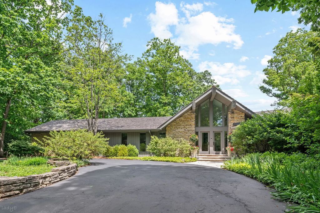 677 Driftwood Lane, Northbrook