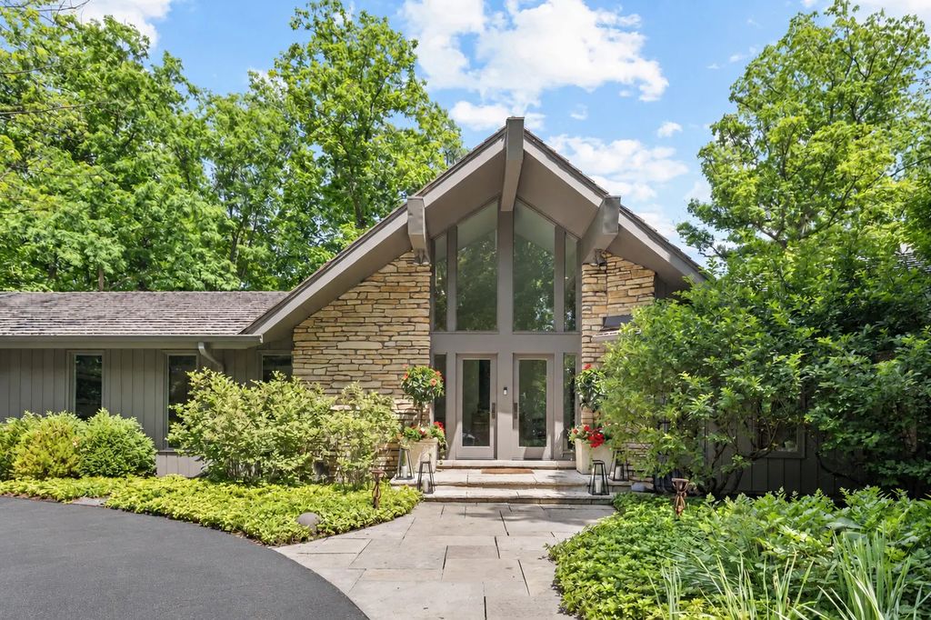 677 Driftwood Lane, Northbrook