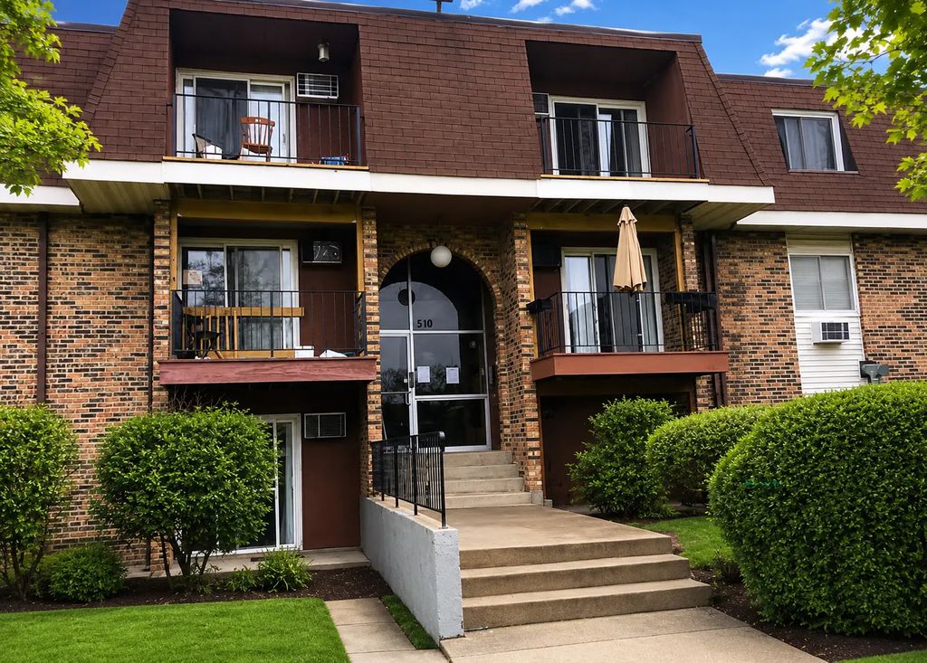 510 Hill Drive 207, Hoffman Estates
