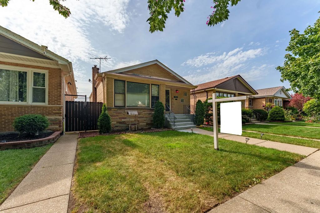 8624 S Kostner Avenue, Chicago, 60652