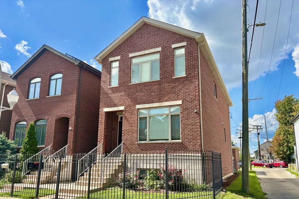 2810 S Grove Street, Chicago