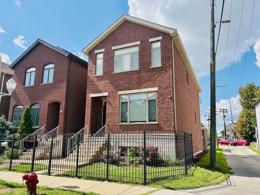 2810 S Grove Street, Chicago, 60608
