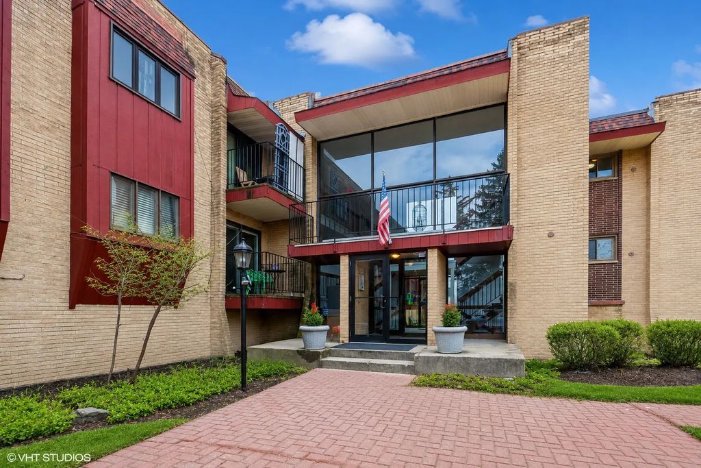 787 Wilson Avenue 17, Glen Ellyn