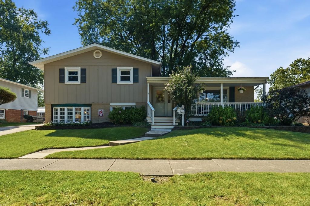 15124 Hillside Avenue, Oak Forest