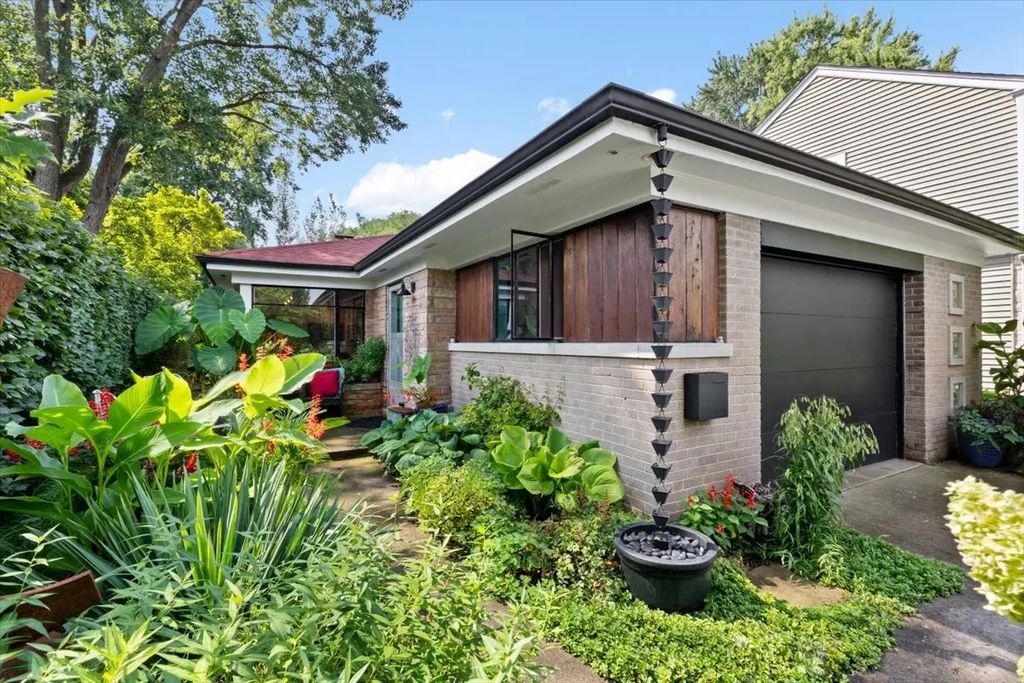 4225 Lee Street, Skokie