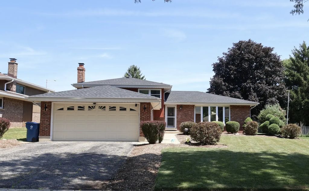 510 W Millns Court, Addison