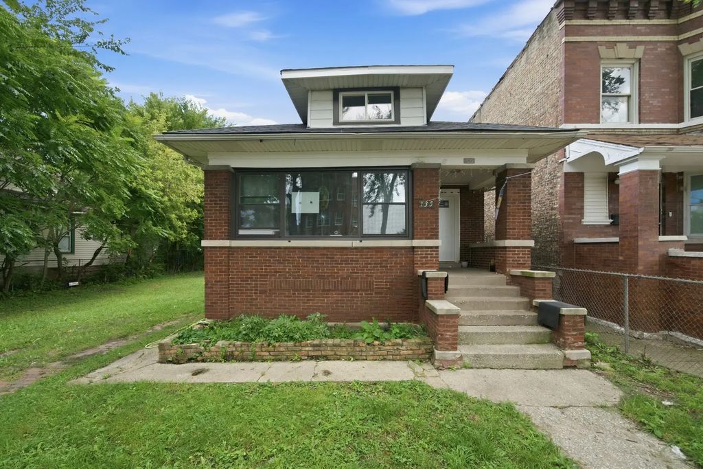 135 N Lotus Avenue, Chicago