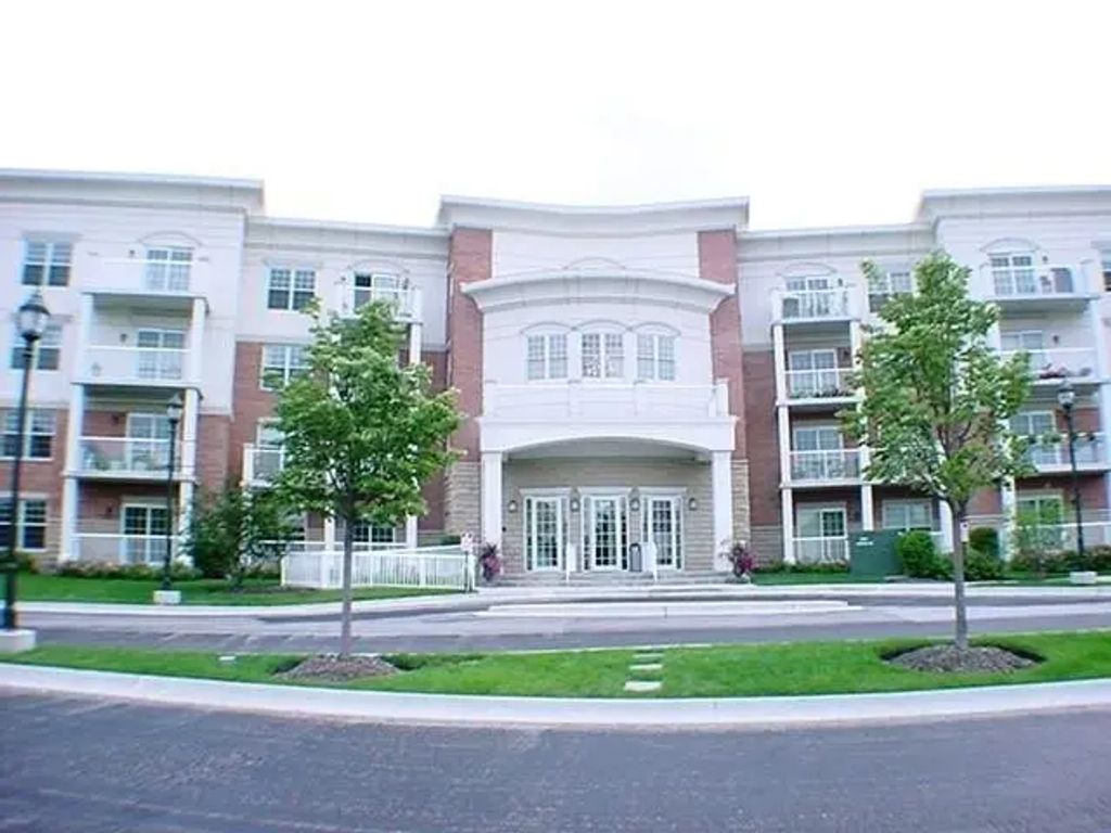 601 W Rand Road 108, Arlington Heights