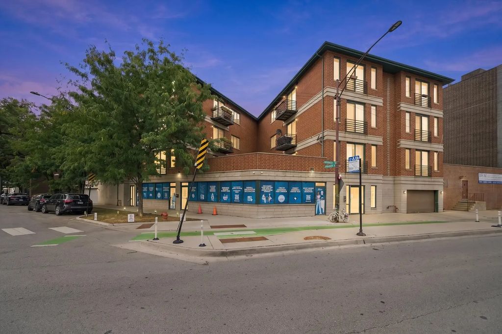 842 N Racine Avenue 202, Chicago