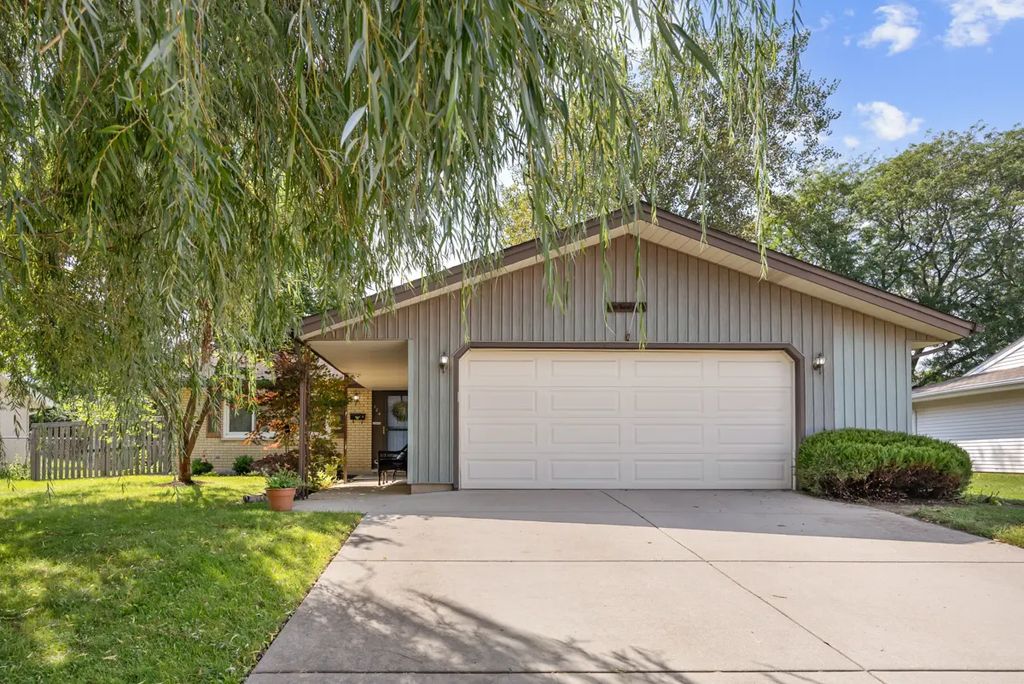 124 Patricia Drive, Schaumburg
