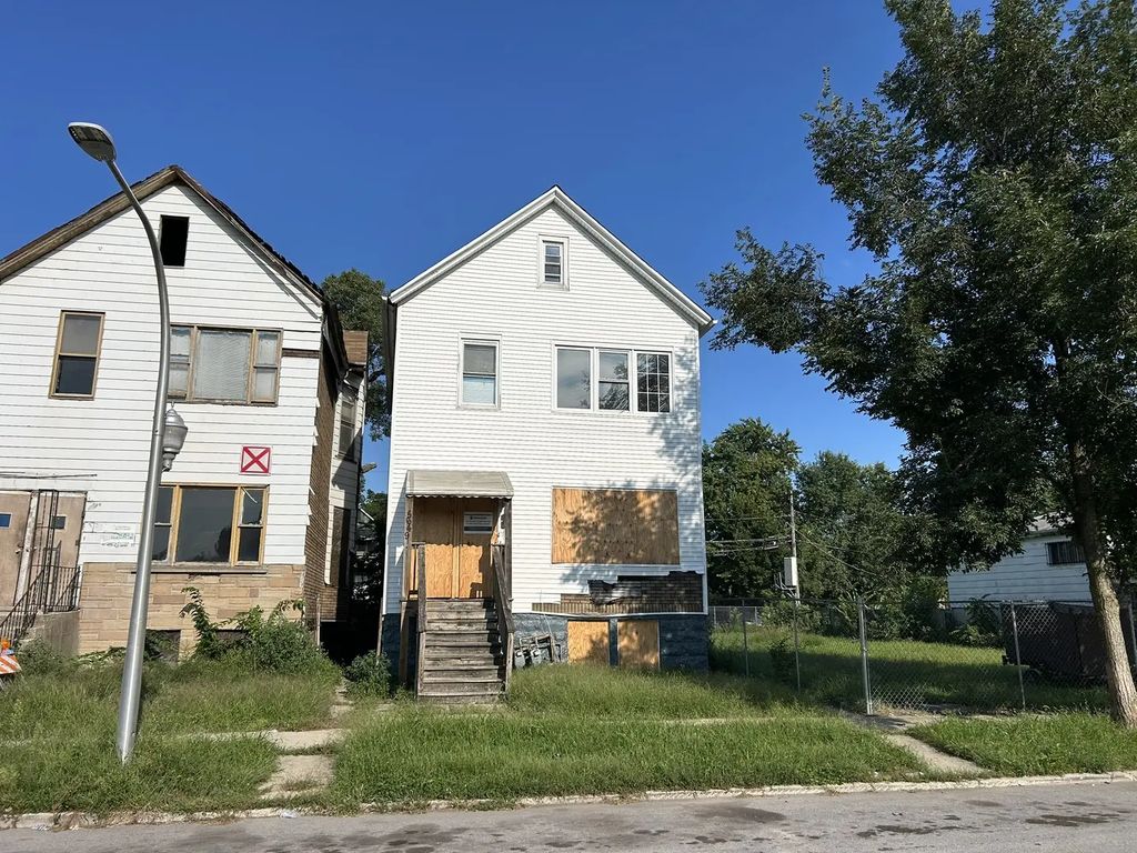 5649 S Shields Avenue, Chicago