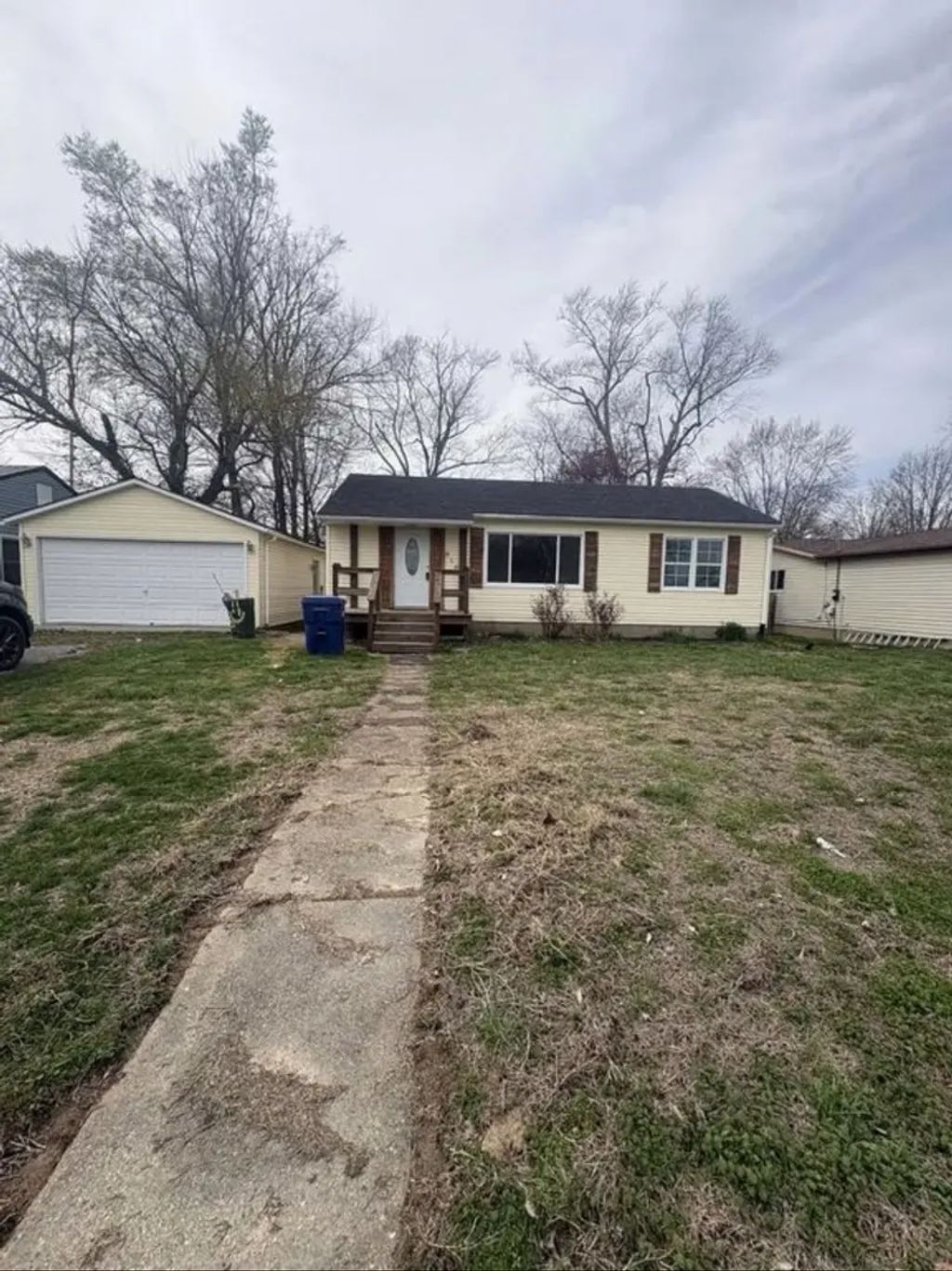 818 S Church Street, Carmi