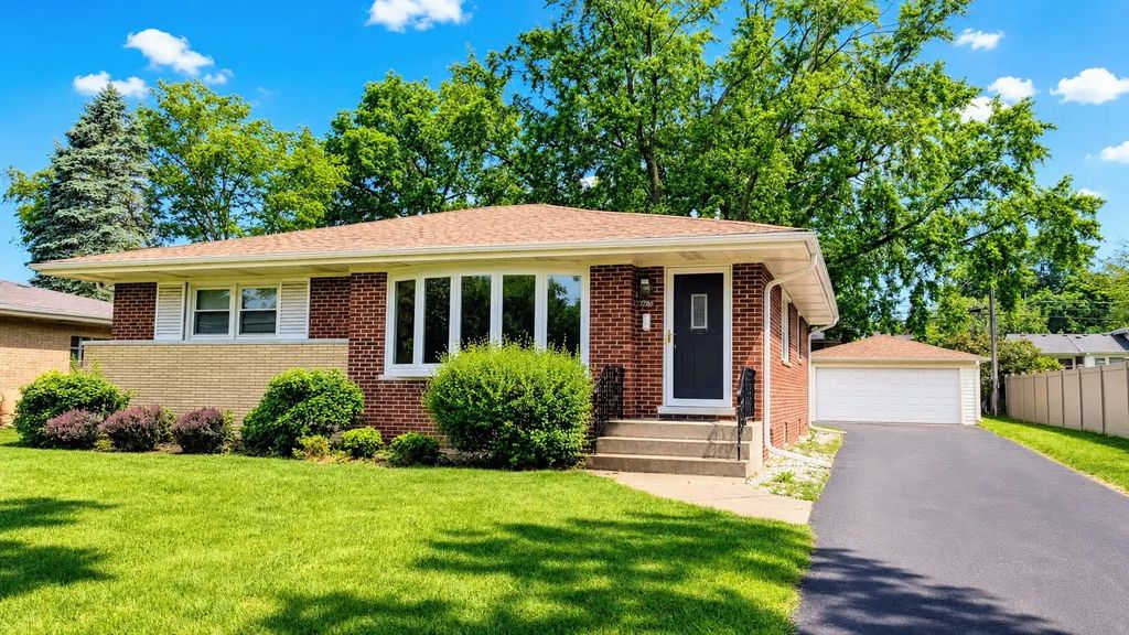 736 N Wilshire Lane, Arlington Heights