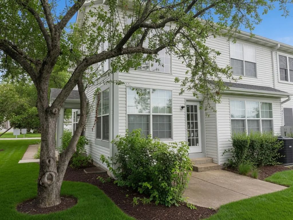 1334 Filly Lane 1334, Bartlett