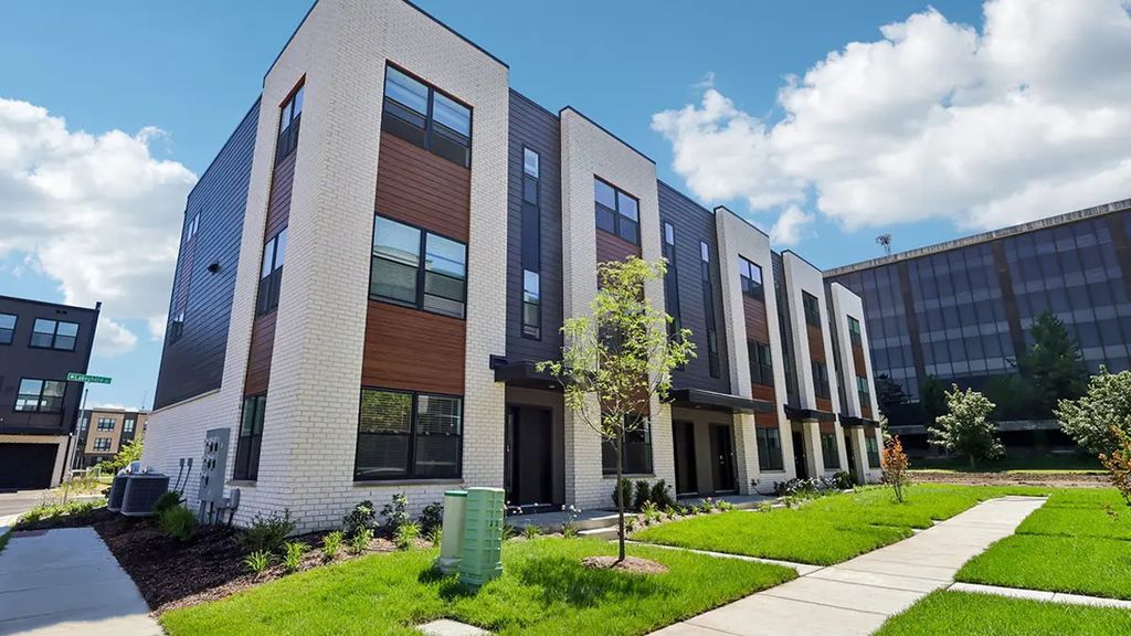 1157 Lakepointe Drive, Schaumburg