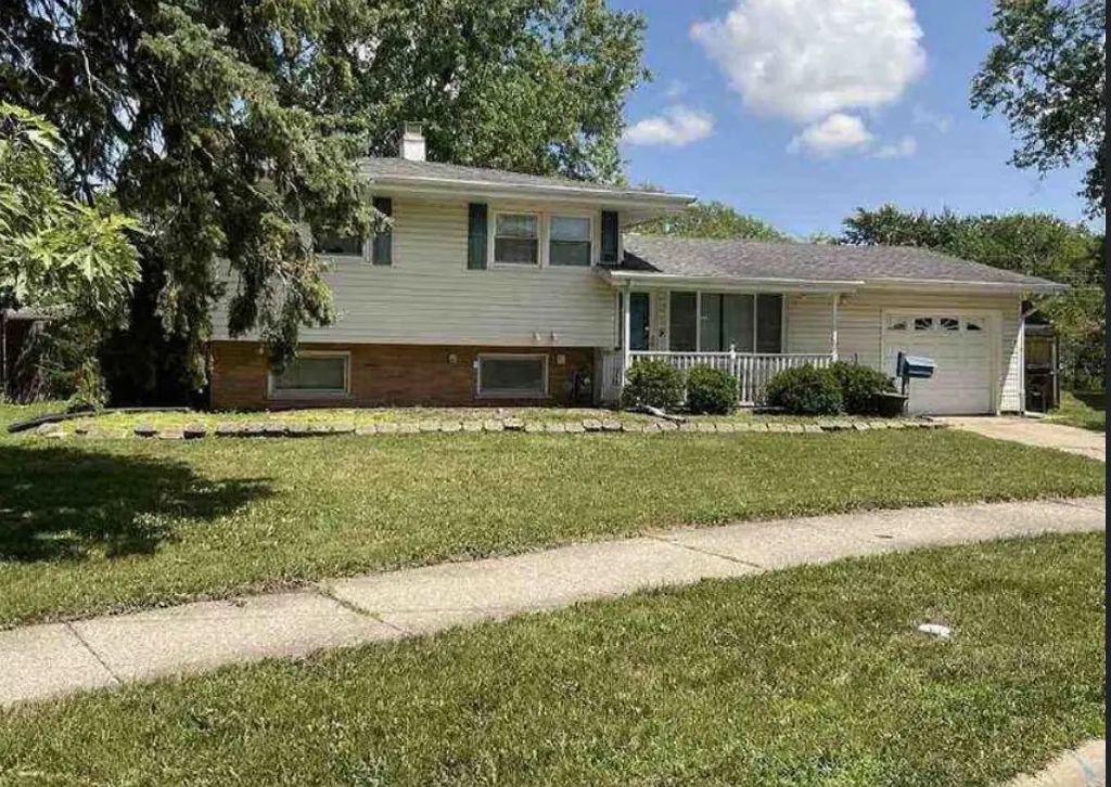 18917 Lorenz Avenue, Lansing