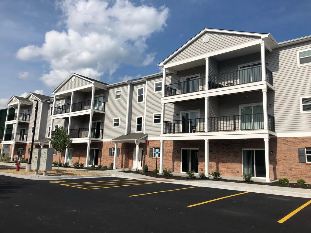 855 E Main Street 3b, East Dundee